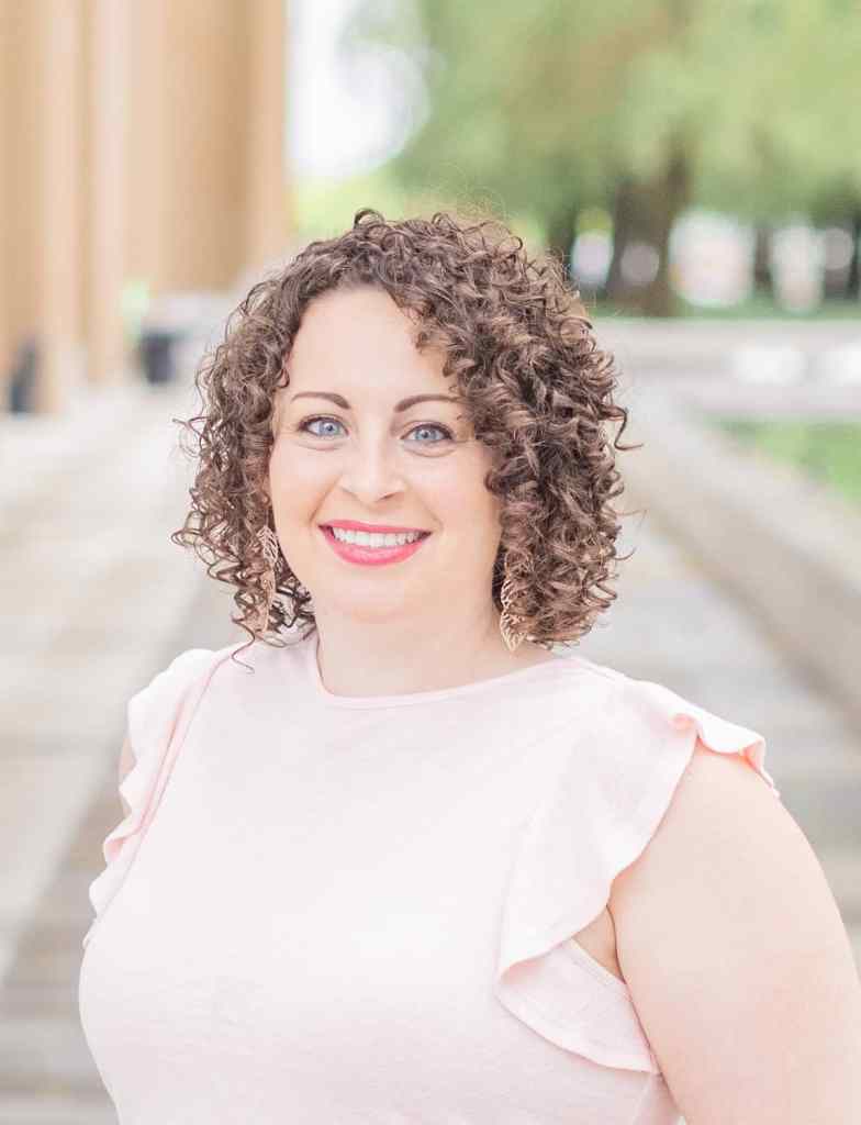 Amanda Headshot - Vertical